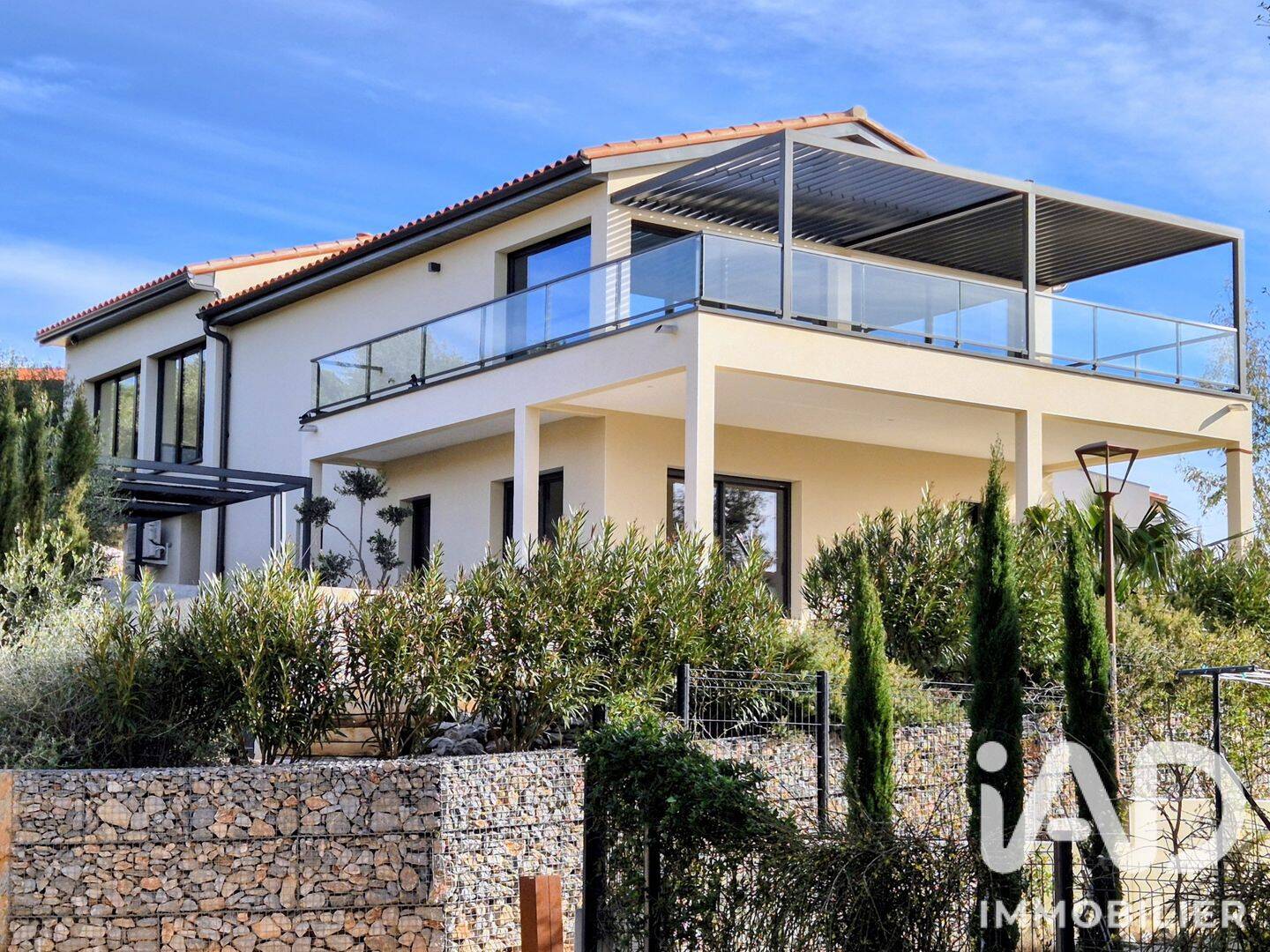 Maison 6 pièces 183 m² · à Sainte-Colombe-de-la-Commanderie · 183 m² · 700 000 €