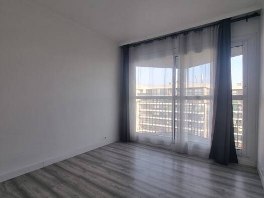 Appartement à vendre 94 900 € 3 pièces 2 chambres 56 m² Étage 10/12 Grigny 2 Grigny 91350