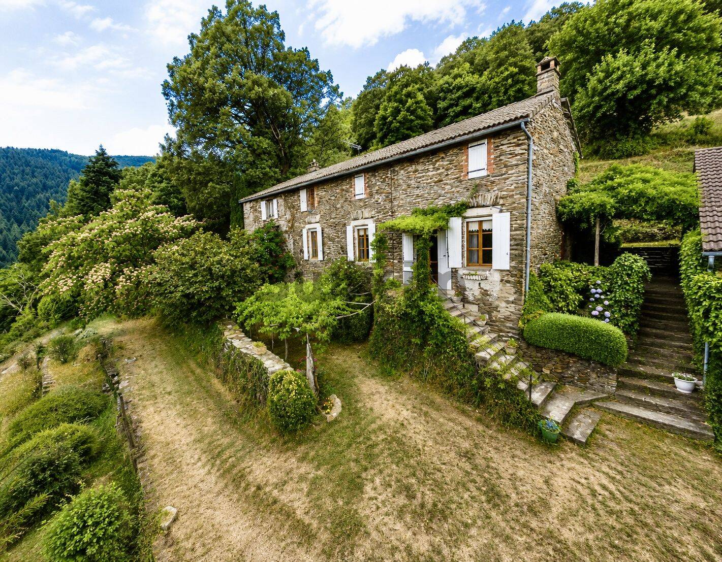 Maison 9 pièces 124 m² · à Le Collet-de-Dèze · 124 m² · 330 000 €
