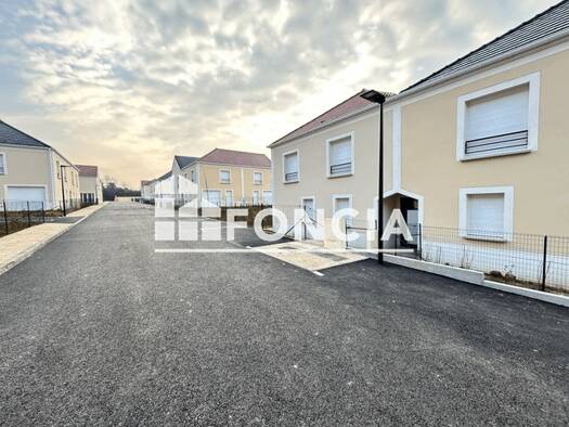 Duplex à louer 909 € 4 pièces 3 chambres 78,3 m² RDC Saint-Hilarion 78125