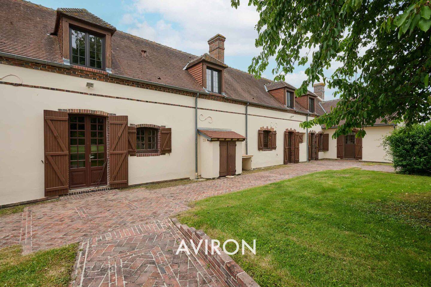 Maison 10 pièces 282 m² · à Tremblay-les-Villages · 282 m² · 430 000 €