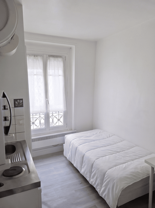 Appartement 1 pièce 9 m² · à Paris 17ème Arrondissement · 9 m² · 365 €