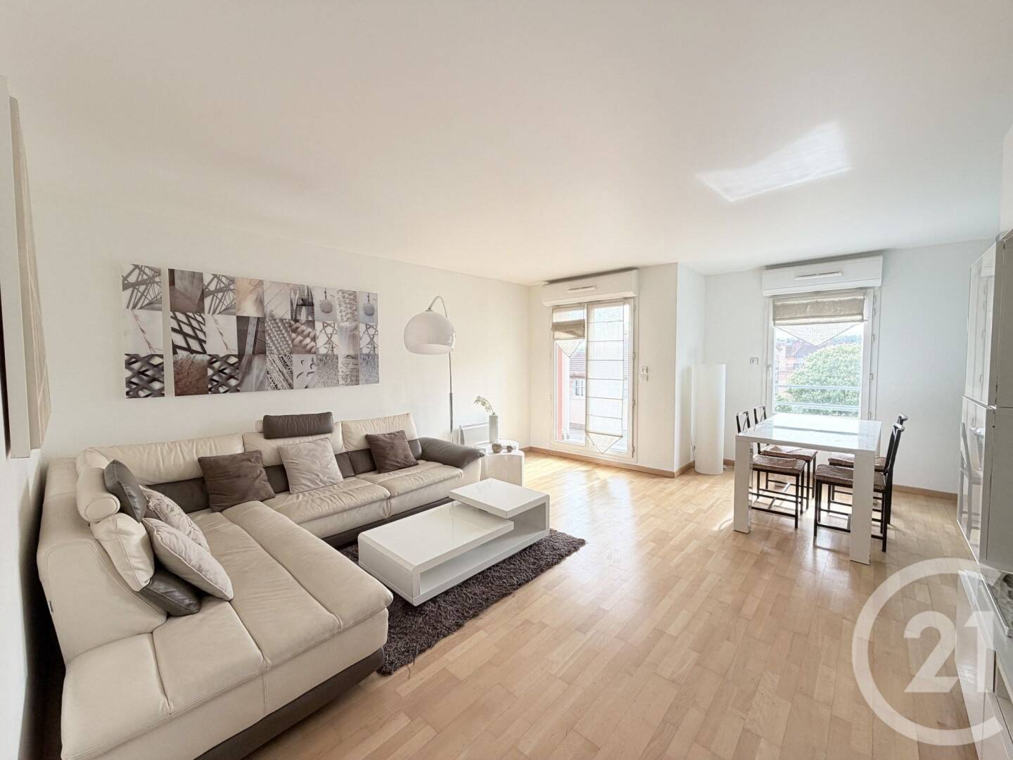 Appartement 4 pièces 85 m² · à Suresnes · 85 m² · 2 460 €