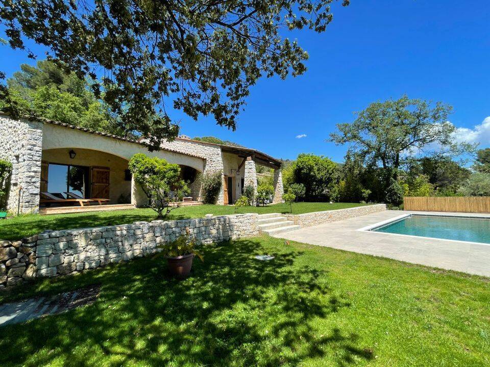 Maison 6 pièces 191 m² · à Tourrettes-sur-Loup · 191 m² · 4 900 €