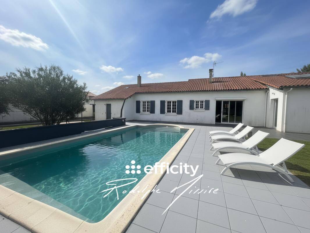 Maison 8 pièces 220 m² · à Niort · 220 m² · 313 000 €