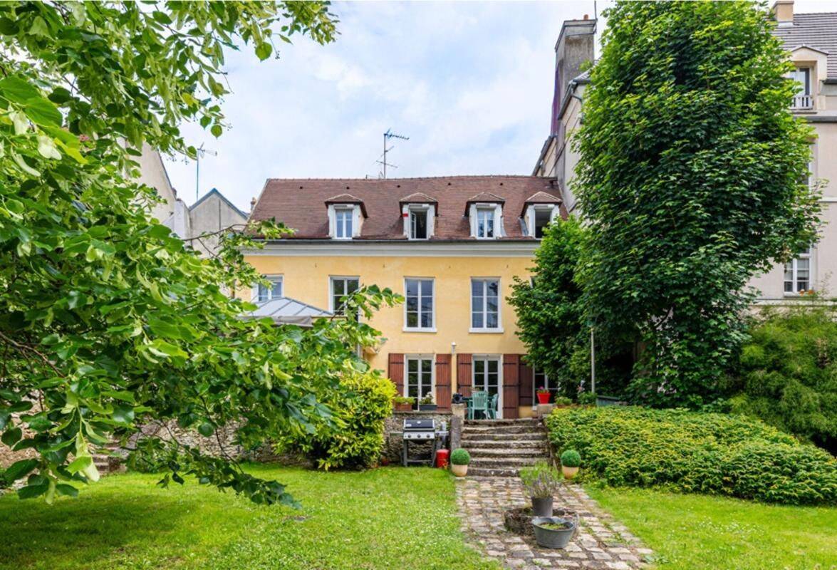 Maison 8 pièces 237 m² · à Triel-sur-Seine · 237 m² · 695 000 €