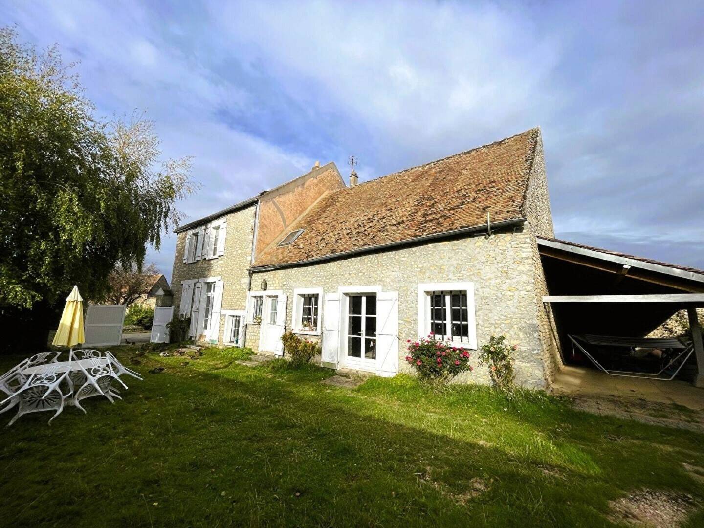 Maison 7 pièces 236 m² · à Sainville · 236 m² · 200 000 €