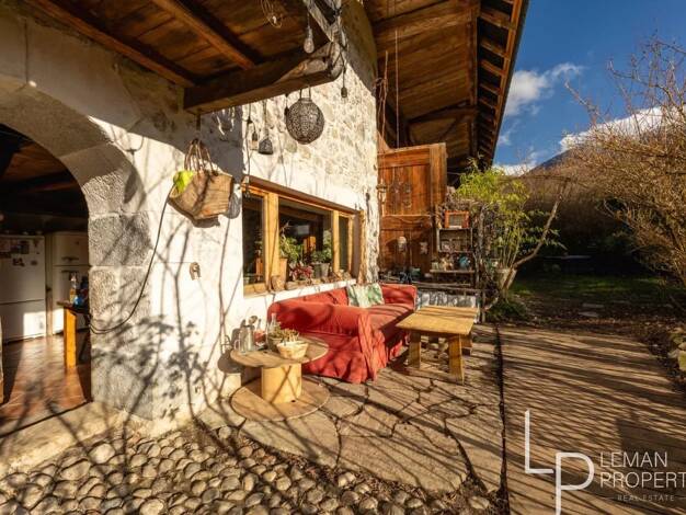 Villa à vendre 1 390 000 € 14 pièces 8 chambres 345 m² Lescheraines 73340