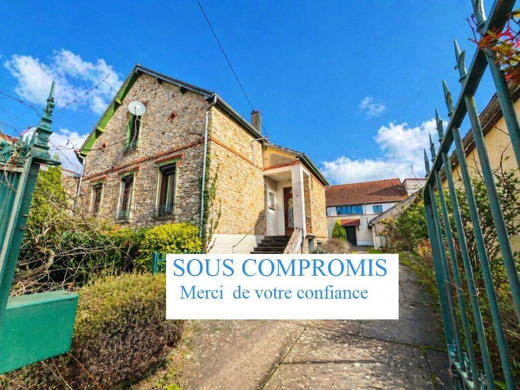 Maison 10 pièces 280 m² · à Villeneuve-la-Guyard · 280 m² · 180 000 €