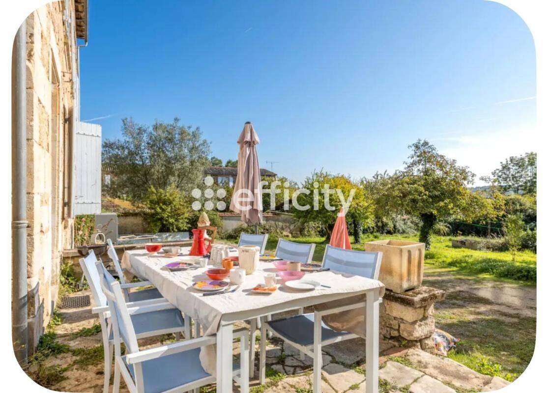 Maison 6 pièces 230 m² · à Champdeniers · 230 m² · 172 000 €