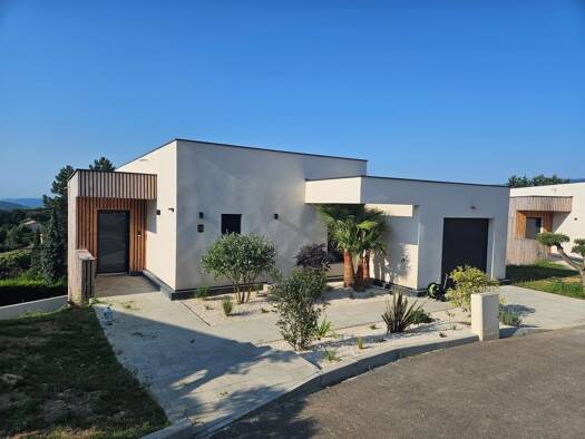 Maison à louer 1 920 € 5 pièces 4 chambres 142 m² dès le 22/04/2026 Saint-Clair-du-Rhône 38370