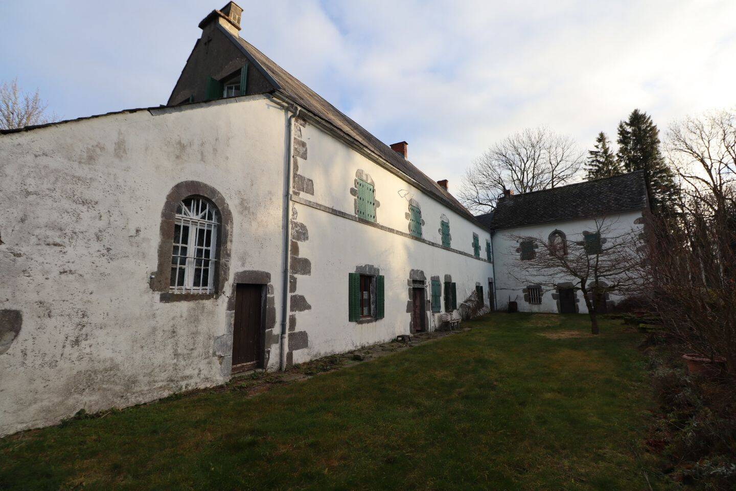 Maison 14 pièces 271 m² · à Laqueuille · 271 m² · 286 000 €