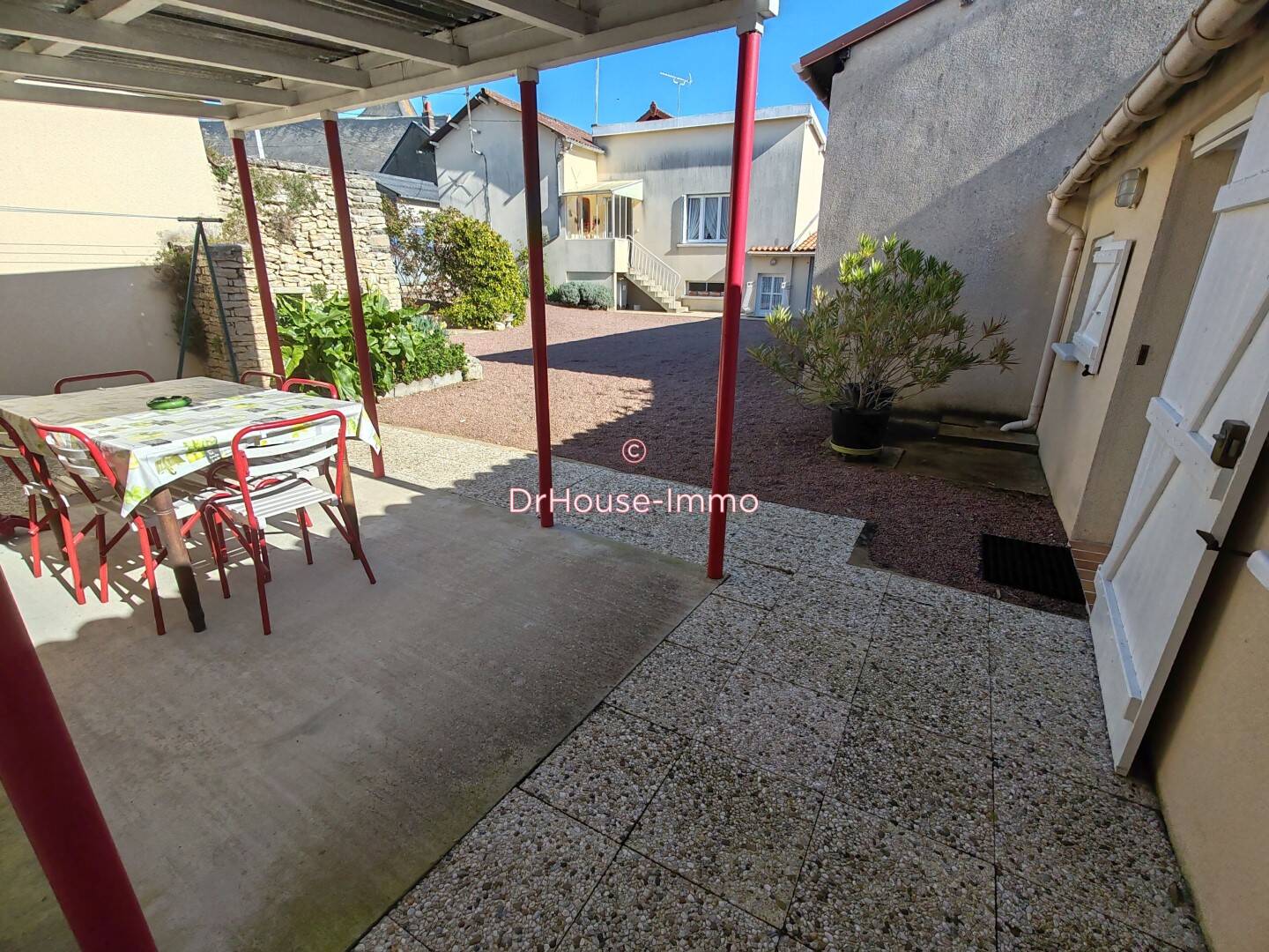 Maison 7 pièces 118 m² · à Saint-Jean-de-Sauves · 118 m² · 111 000 €