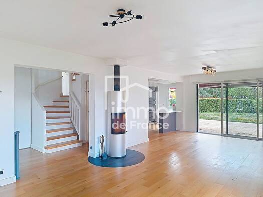 Maison à vendre 830 000 € 5 pièces 4 chambres 130 m² 230 m² de terrain Nord Est Saint-Julien-en-Genevois 74160