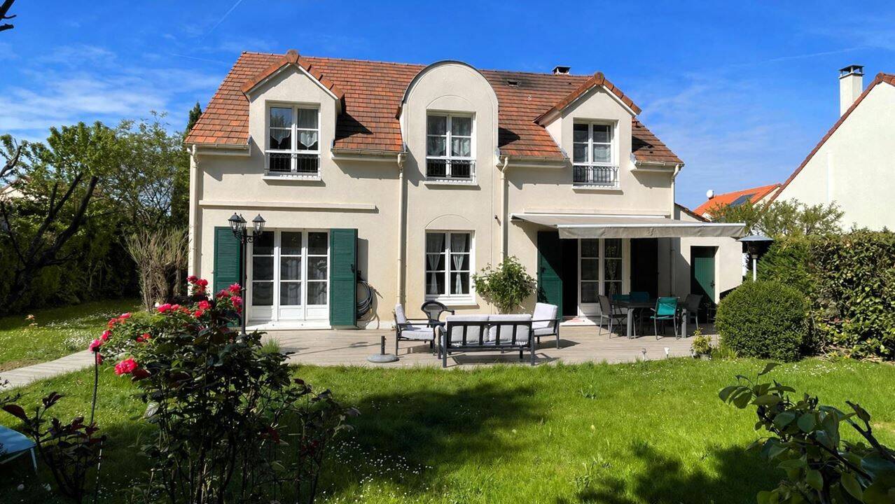 Maison 6 pièces 144 m² · à Ozoir-la-Ferrière · 144 m² · 490 000 €
