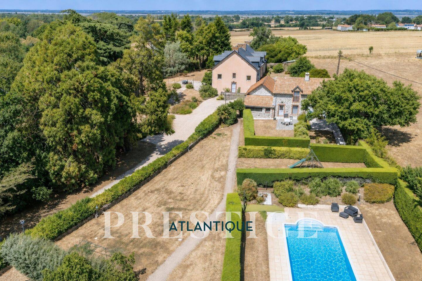 Maison 12 pièces 318 m² · à Frossay · 318 m² · 799 000 €