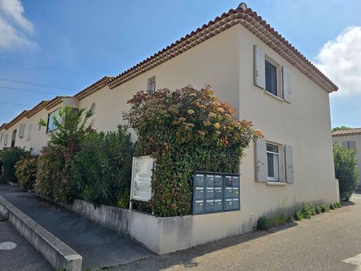Appartement à vendre 249 000 € 3 pièces 2 chambres 53 m² RDC Gardanne 13120