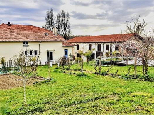 Maison à vendre 307 500 € 7 pièces 6 chambres 275 m² 10 132 m² de terrain Saint-Aubin 40250