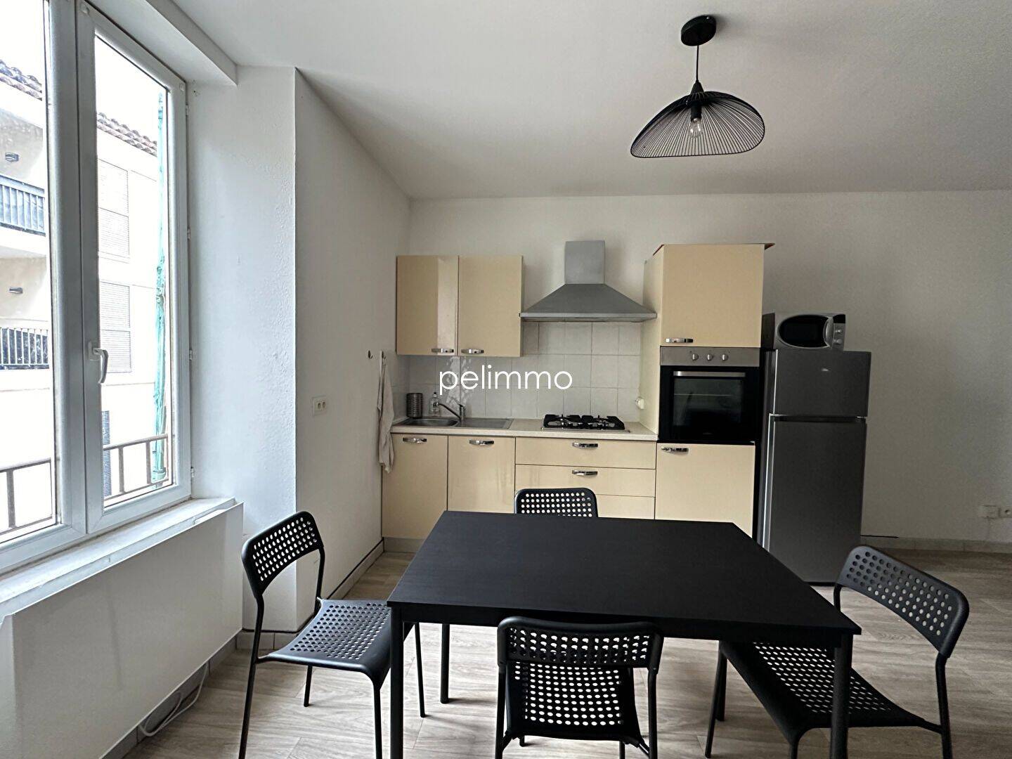 Appartement 2 pièces 40 m² · à Eyguières · 40 m² · 555 €