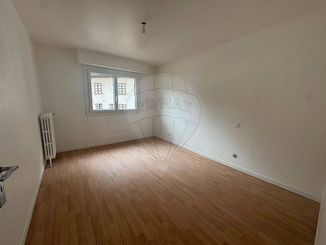 Appartement 3 pièces 70 m² · à Cluses · 70 m² · 925 €