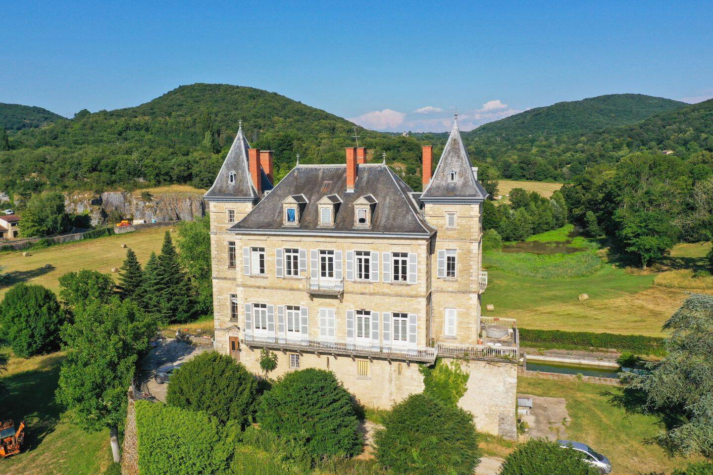 Maison 20 pièces 463 m² · à Crémieu · 462,7 m² · 3 180 000 €