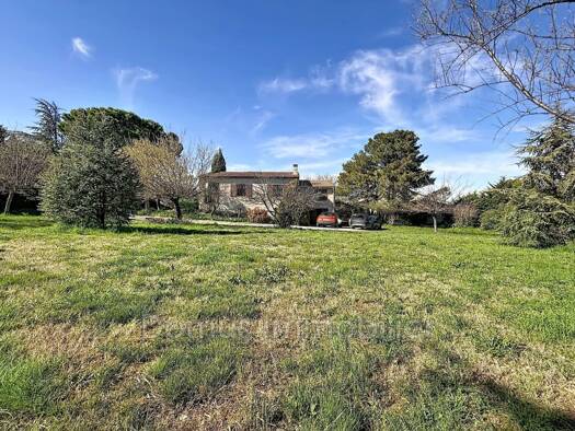 Maison à vendre 545 000 € 5 pièces 3 chambres 96 m² 2 159 m² de terrain Saint-Saturnin-lès-Avignon 84450