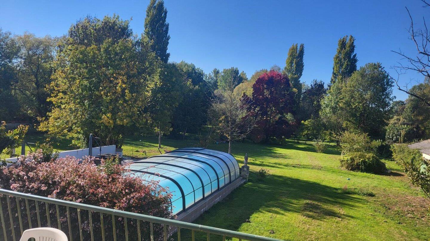 Maison 11 pièces 362 m² · à Saint-Jean-d'Angély · 362 m² · 396 000 €