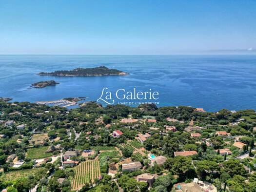 Villa à vendre 2 300 000 € 6 pièces 5 chambres 160 m² 1 750 m² de terrain Giens Hyères 83400