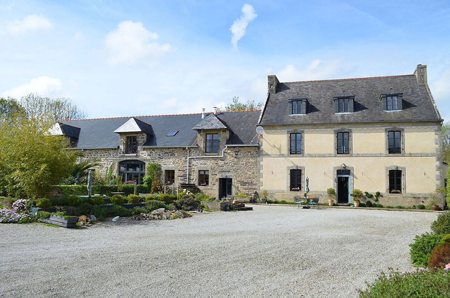 Maison 17 pièces 450 m² · à Cast · 450 m² · 880 000 €