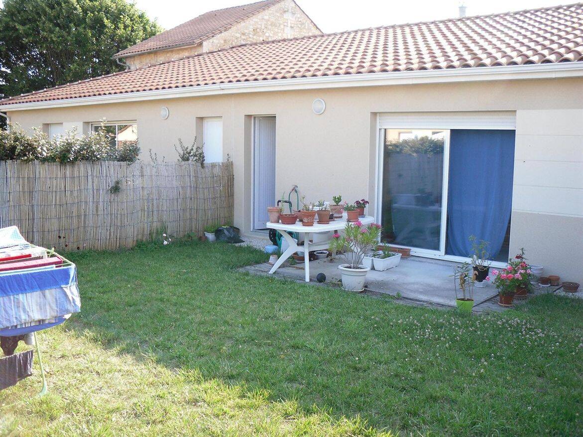 Maison 3 pièces 69 m² · à Gond-Pontouvre · 68,6 m² · 741 €