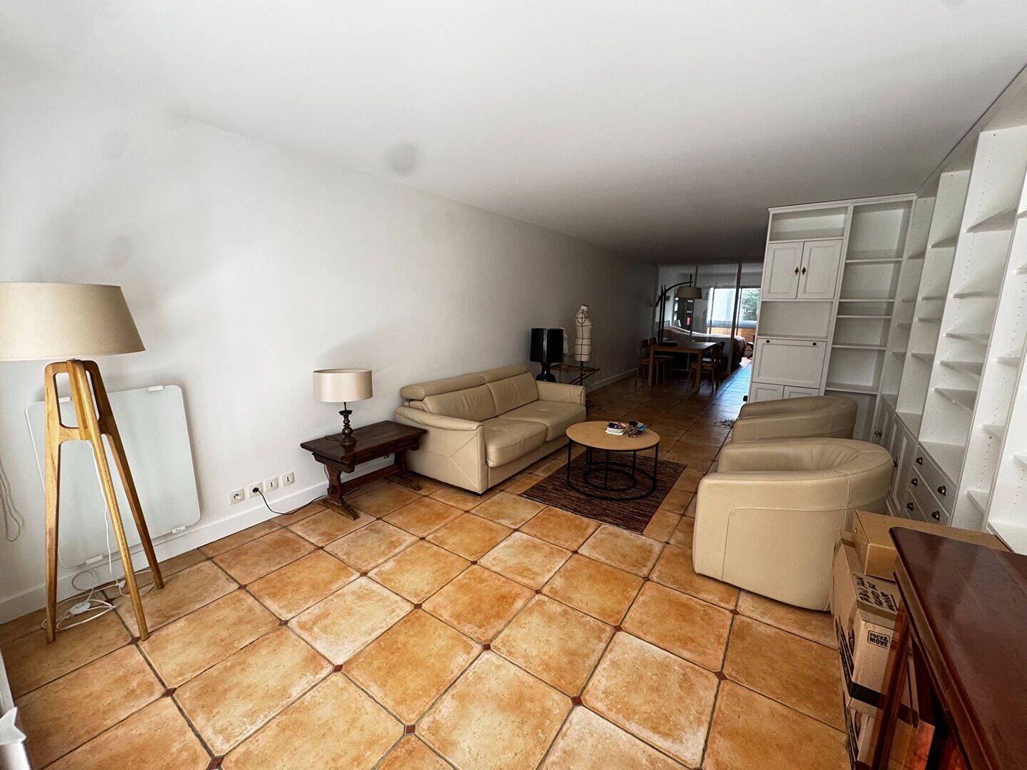 Appartement 2 pièces 64 m² · à Paris 17ème Arrondissement · 63,8 m² · 2 400 €/mois