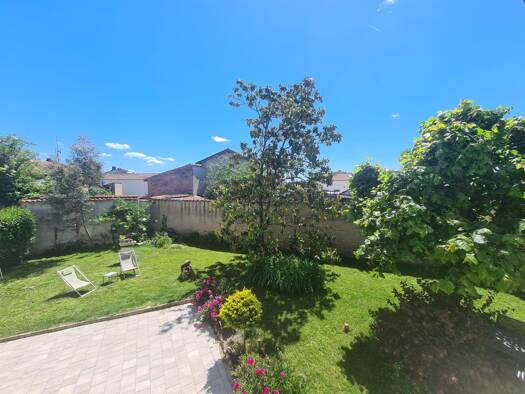 Maison à vendre 319 000 € 8 pièces 5 chambres 202 m² 688 m² de terrain Veauche 42340