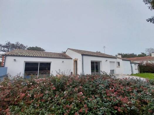 Maison à vendre 352 900 € 7 pièces 4 chambres 187 m² 4 922 m² de terrain Bois-de-Céné 85710