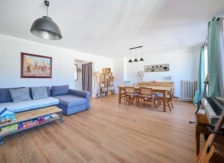 Appartement à vendre 495 000 € 4 pièces 3<br/>chambres 81 m²<br/>superficie 5/6<br/>étage La Gare Clamart 92140