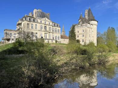 Château à vendre 1 257 600 € 60 pièces 16 chambres 2 500 m² 470 000 m² de terrain Loches 37600