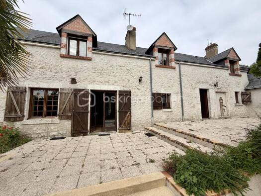 Maison à vendre 280 000 € 8 pièces 5 chambres 170 m² 2 135 m² de terrain Beaugency 45190