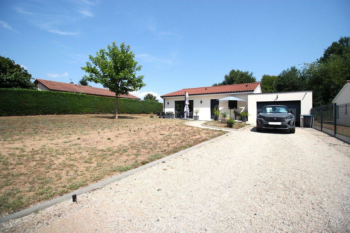 Maison 4 pièces 100 m² · à Saint-Georges-de-Reneins · 100 m² · 1 150 €