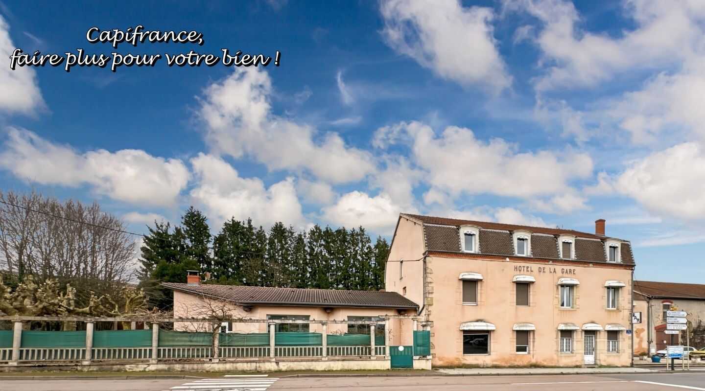 Maison 13 pièces 530 m² · à La Clayette · 530 m² · 249 000 €