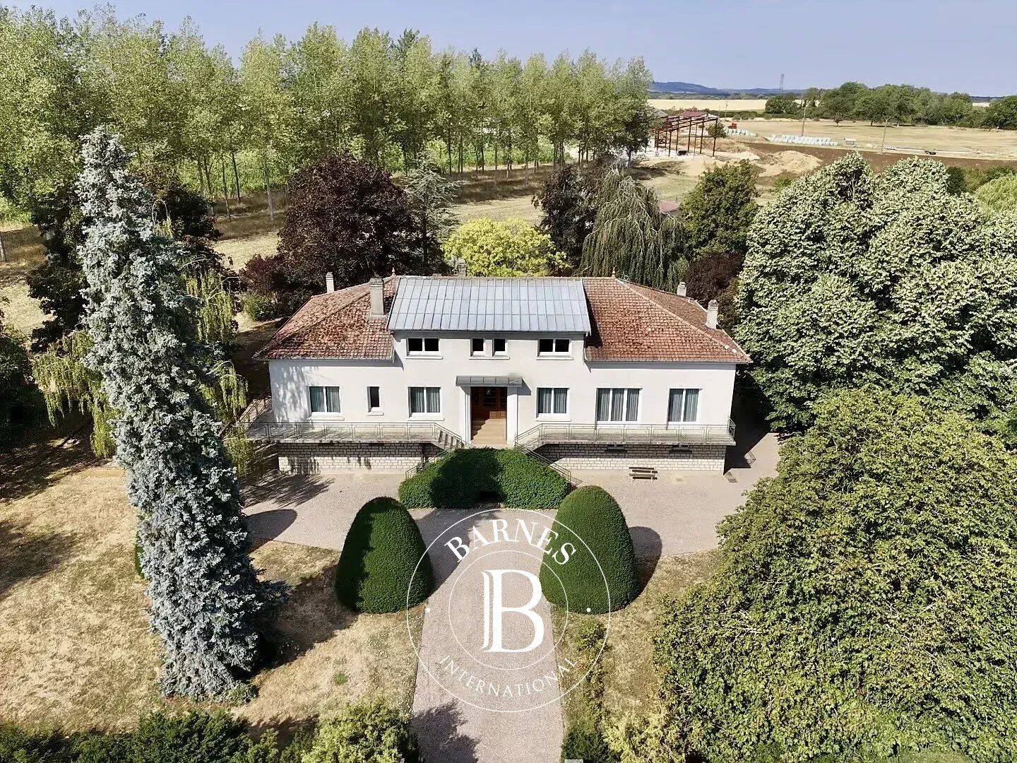 Maison 10 pièces 390 m² · à Ménil-la-Tour · 390 m² · 390 000 €