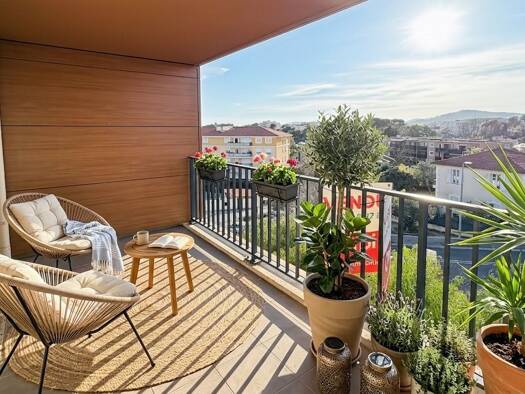 Appartement à vendre 285 000 € 2 pièces 1 chambre 46 m² Étage 4/4 Les Combes Antibes 06600