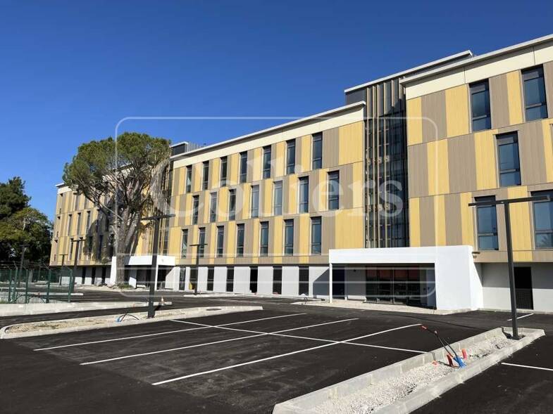 Espace bureau à vendre 5 897 717 € 1 979,1 m² de bureaux divisible de 185 m² à 1 979 m² Grand Sud- Aix la Duranne Aix en Provence 13100