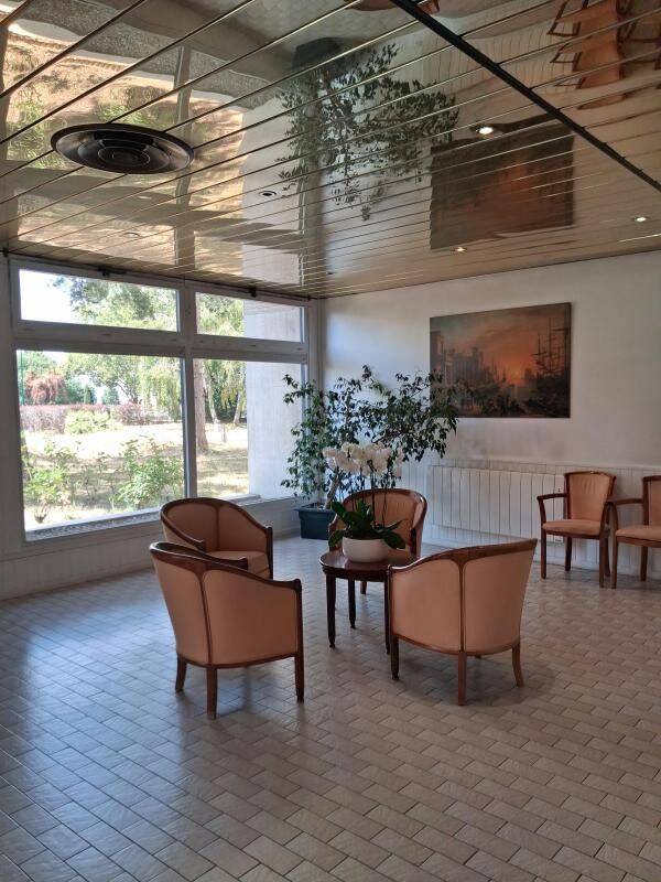 Appartement 1 pièce 27 m² · à Saint-Maurice · 27 m² · 880 €