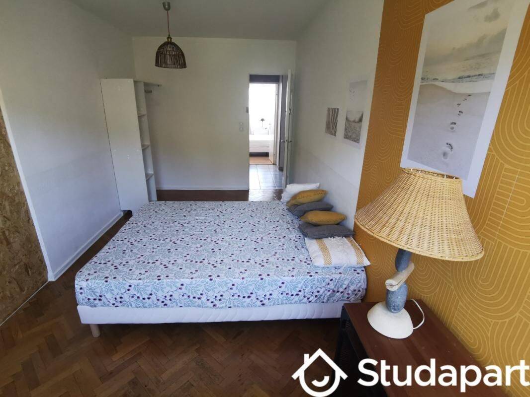 1 pièce 11 m² · à Saint-Étienne · 11 m² · 330 €/mois
