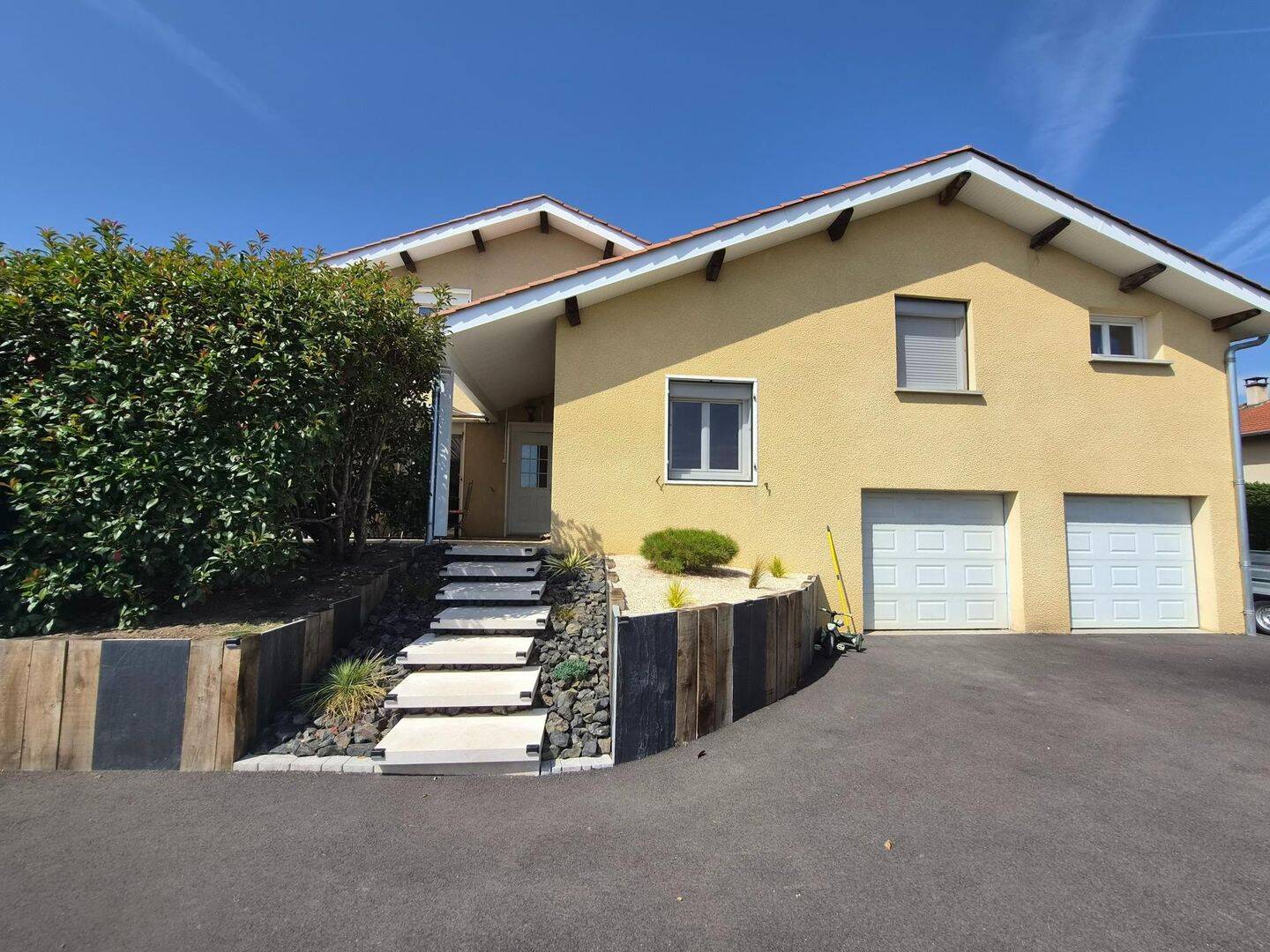 Maison 6 pièces 160 m² · à Saint-Christo-en-Jarez · 160 m² · 318 000 €