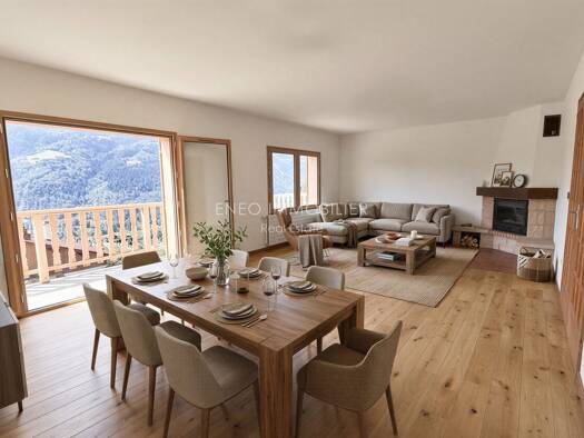 Maison à vendre 640 000 € 10 pièces 4 chambres 219,2 m² 957 m² de terrain La Plagne Tarentaise 73210
