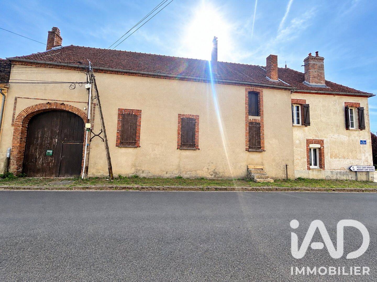 Maison 11 pièces 283 m² · à Courgenay · 283 m² · 135 000 €