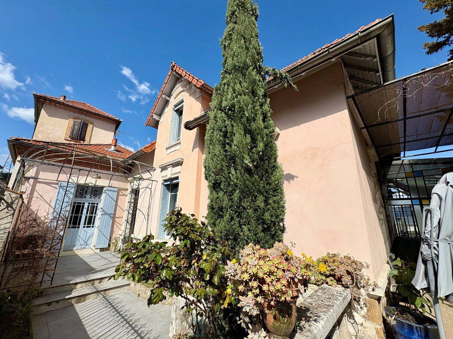 Maison 10 pièces 224 m² · à Alès · 224 m² · 459 000 €
