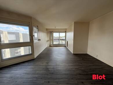 Appartement à louer 1 085 € 3 pièces 2 chambres 75,7 m² Étage 4/1 Vannes 56000