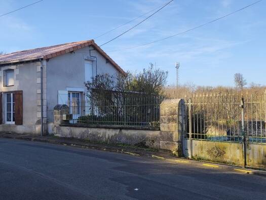 Maison à vendre 70 000 € 4 pièces 3 chambres 82 m² 798 m² de terrain Latillé 86190