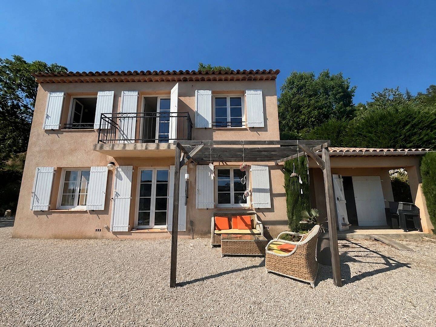 Maison 3 pièces 106 m² · à Coursegoules · 106,4 m² · 495 000 €